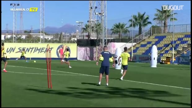 Take Kubo scores amazing backheel in Villarreal training